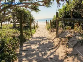 Coastal Vacation Home Ideal for Large Groups - Image 1
