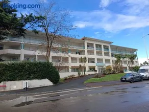 Appartamento con terrazza, giardino e piscina - Image 2