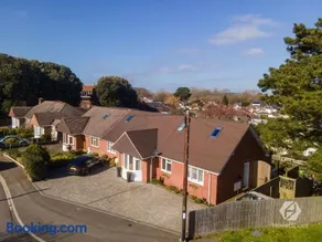Hengistbury Reach Walk to beaches Private use Hot tub - Image 4