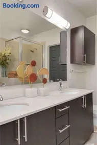 A Peaceful Getaway near NRG & Medical Center - Image 4