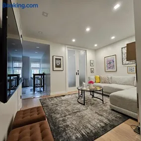Spacious 2-Bedroom Apartment Near Subway - Easy Manhattan Access - Image 1