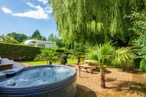 Waterside Cottage - Hot Tub, Mooring, Arcade, Bar - Image 4