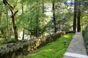 3 Acre Lake Paradise Swimming Pool & Jacuzzi Hottub! - Image 4