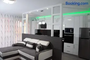Modern minimalist apartment in Oradea - Image 1