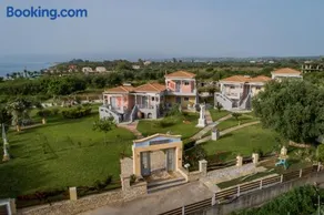 Ta Spitakia Tsarbopoulos - Image 1