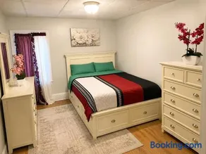 Fall River Stay Stylish 2BR Urban Haven Suite - Image 2