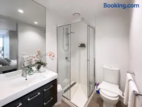 Footscray Luxe Free Parking - Image 1