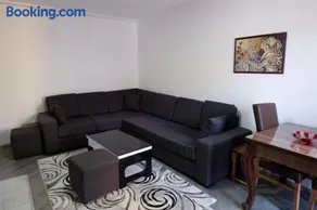 Kings Apartment 4 - Image 1
