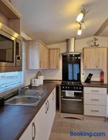 180 Golden Gate Caravan Holiday Park Towyn - Image 3