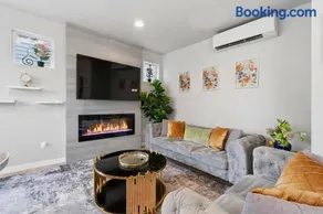 Modern Home w Patio w Garage Gym n Family Friendly - Image 1
