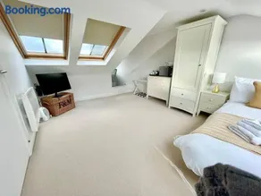 Bright Quiet Loft Room EnSuite Serene Clapham area - Image 2