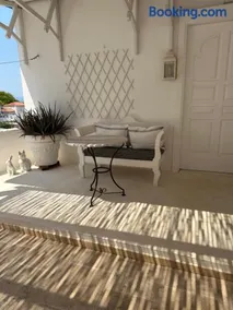 The home overlooking the harbor - Image 3