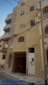 Double bedroom with private bathroom - Image 5