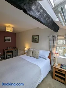 Whittakers Barn Farm Bed and Breakfast - Image 5