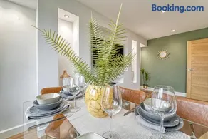 Worcester- 3 Bedrooms - Image 3