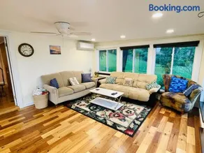 4 Bedroom 2 Bathroom Lake Heaven with 50ft lakefront on Honeoye lake - Image 4