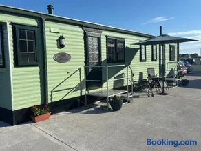Seaside Chalet - Image 2