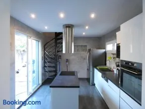 Maison moderne et spacieuse avec piscine - Image 2
