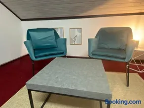 Großes Dachzimmer mit eigener Lounge in ruhiger Lage - Image 2