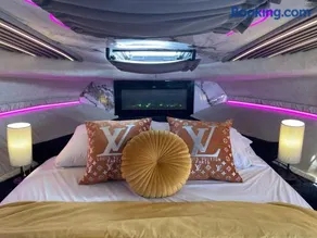 Houseboat - Image 3