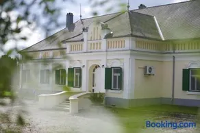 Szent Gaál Kastély - Image 2