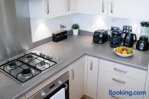 City Centre 2bedroom 2Toilet with Balcony Ideal for contractors Relocation and family - Image 4