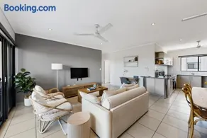 Peaceful 2-Bed Apartment with Private BBQ Balcony - Image 4