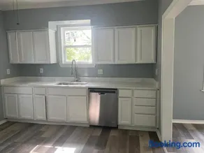 Greenville Farmhouse Retreat 2 Bedroom Country Stay with AC - Image 4