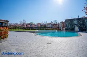 Familienfreundliches charmantes Apartment mit Pool und Terrasse | Wasserblick - Image 2