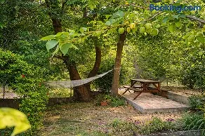 Sunshine Home - Peaceful Garden Escape & Parking - Image 2