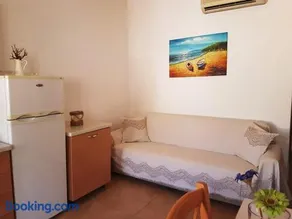 Maria's Apartments - Image 2