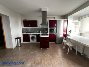 Apartment near Old Town 1km self-check-in free parking - Image 1