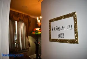 Chateau Connellsville Victorian Era Suite - Image 4