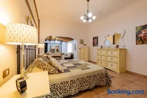 Paradise Villa Constancia with Views - Image 4