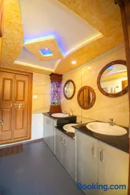 Pournami Houseboats - Image 5