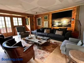 Serene Chalet With Shared Pool and Spa - Image 1