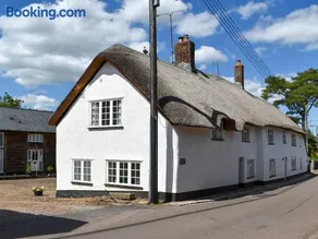 Glimsters Cottage - Image 1