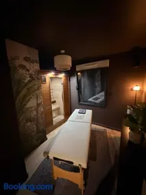 Proche de Rennes, La luxueuse Suite Joséphine, jacuzzi et sauna privatif, loveroom bien être - Image 1