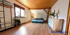 Wohnung am Wald in ruhiger Siedlung Panoramablick zum höchsten Kunstwerk der Welt 5 Min zur Autobahn oder Zentrum - Image 2