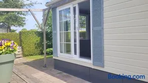 Chalet Wad35 met grote, groen omheinde tuin - Image 2