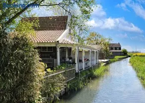 Idyllisch en knus huisje met prachtige veranda. - Image 2