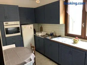2 bedroom accommodation in Estagel - Image 3