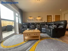 Bumblebee Barn, Luxury contemporary holiday home - Image 2