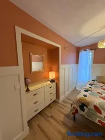 Cozy boho downtown apartment - Image 3