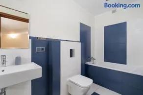 Golden Villas - Cozy Family Villa with Garden & Sauna, Konstancin - Image 4