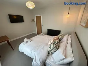 Caernarfon modern townhouse Snowdonia - Image 3