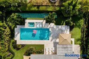 N Palm Beach Heated Pool, Spa & Lakeside Beach - Image 3