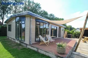 Luxury 8-Person Wellness Chalet - Private Jacuzzi & Sauna - Airco - Fenced Garden - Veluwe - Image 3