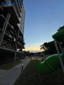 Monoambiente moderno con balcón, piscina en Luque - Image 2