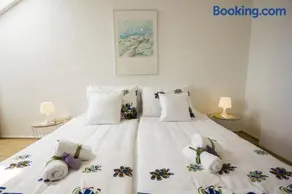 West Coast luxury apartment - Image 3